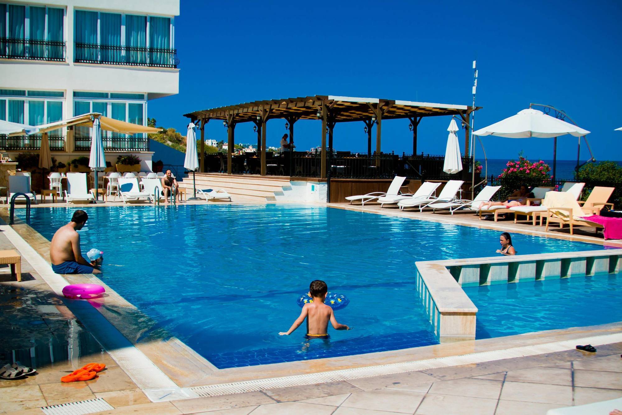 Ada Beach Hotel Karavas  Eksteriør billede